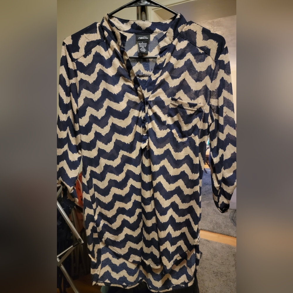Rue21 Chevron 3/4 sleeve flowy top
